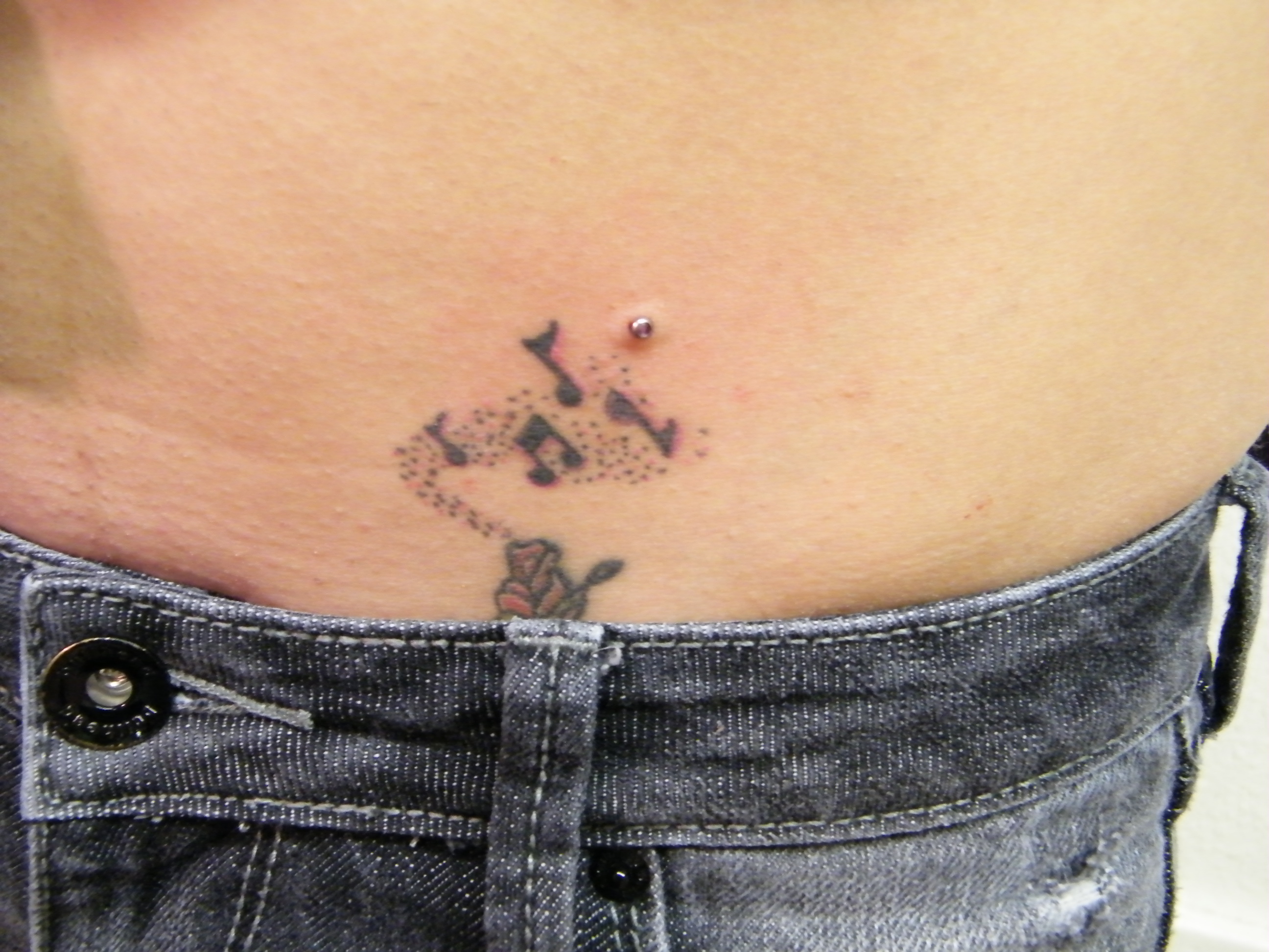 http tattoo world tattoosblogspotcom 2011 09 hip tattoos for girls.